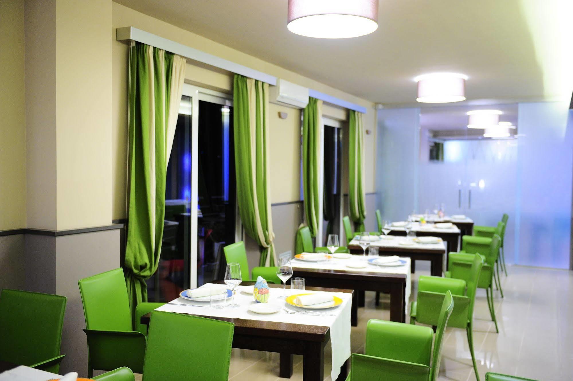 吉福尼瓦莱皮亚纳 Chez Le Sourire酒店 外观 照片